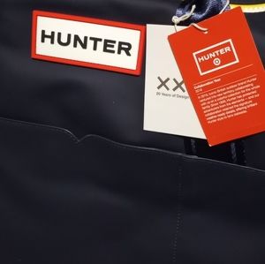 Hunter duffel bag with tags
